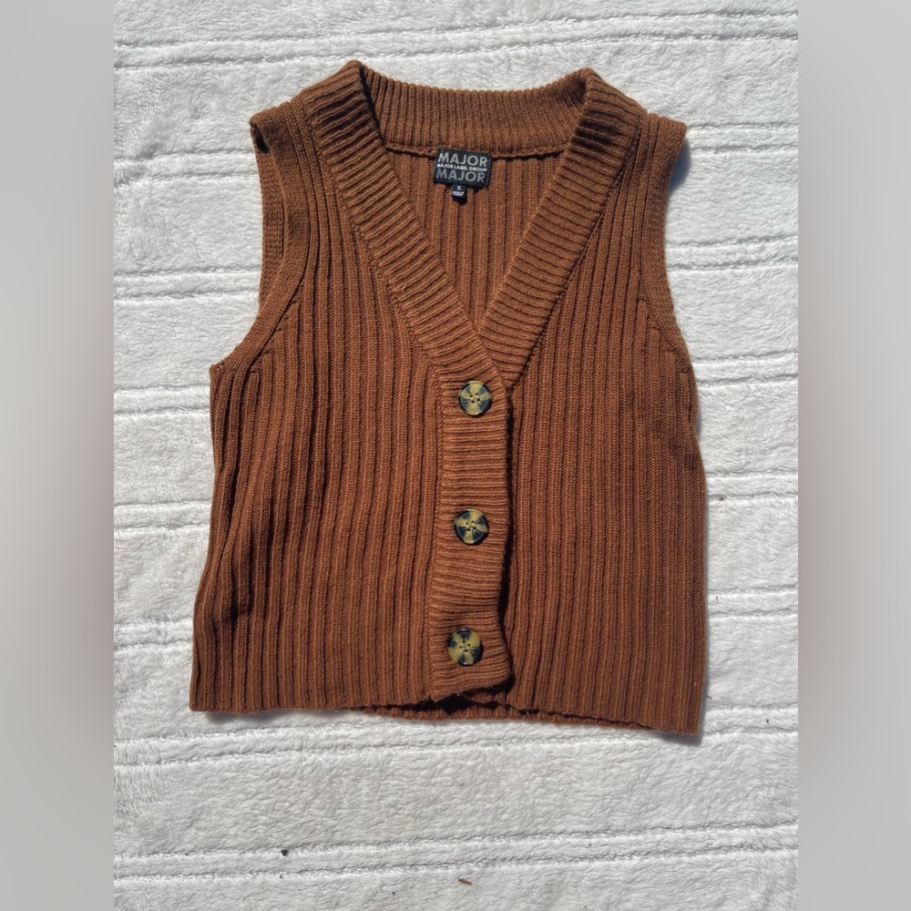 Brown sweater vest size s